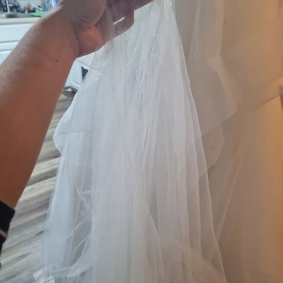 Wedding dress - Picture 6 of 12